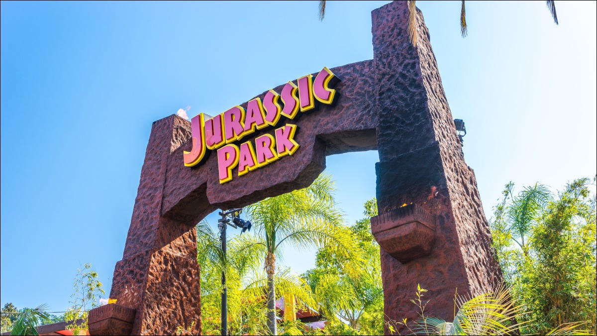 La entrada de Jurassic Park en Universal Studios.