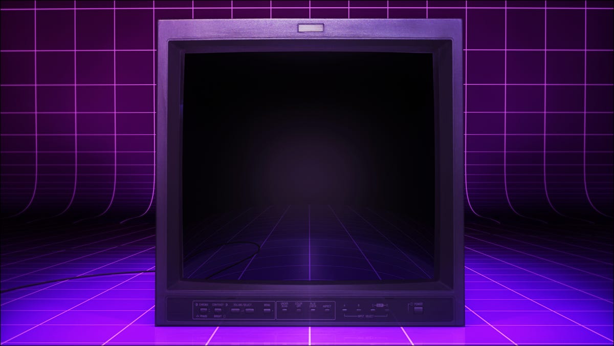 Un monitor CRT antiguo con un fondo de cuadrícula arcade retro púrpura.