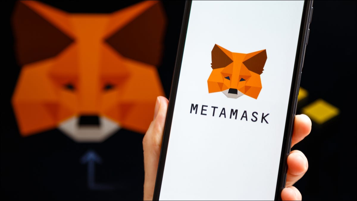 El logotipo de MetaMask que se muestra en un teléfono inteligente.